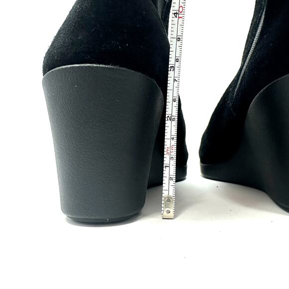 Crocs Size 7.5 Wedge Boot Black Slip On 2.5" Heel Comfort Bootie Casual Everyday - Picture 5 of 9